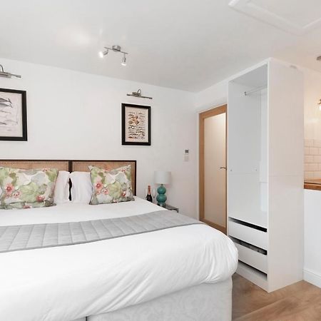 Modern Self Contained Studio Home チェルトナム エクステリア 写真