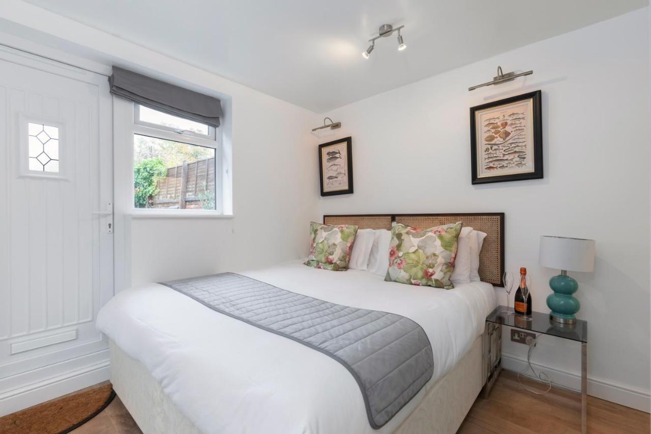 Modern Self Contained Studio Home チェルトナム エクステリア 写真