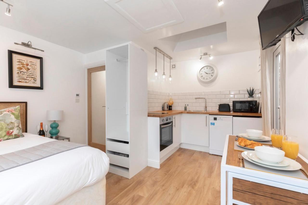 Modern Self Contained Studio Home チェルトナム エクステリア 写真