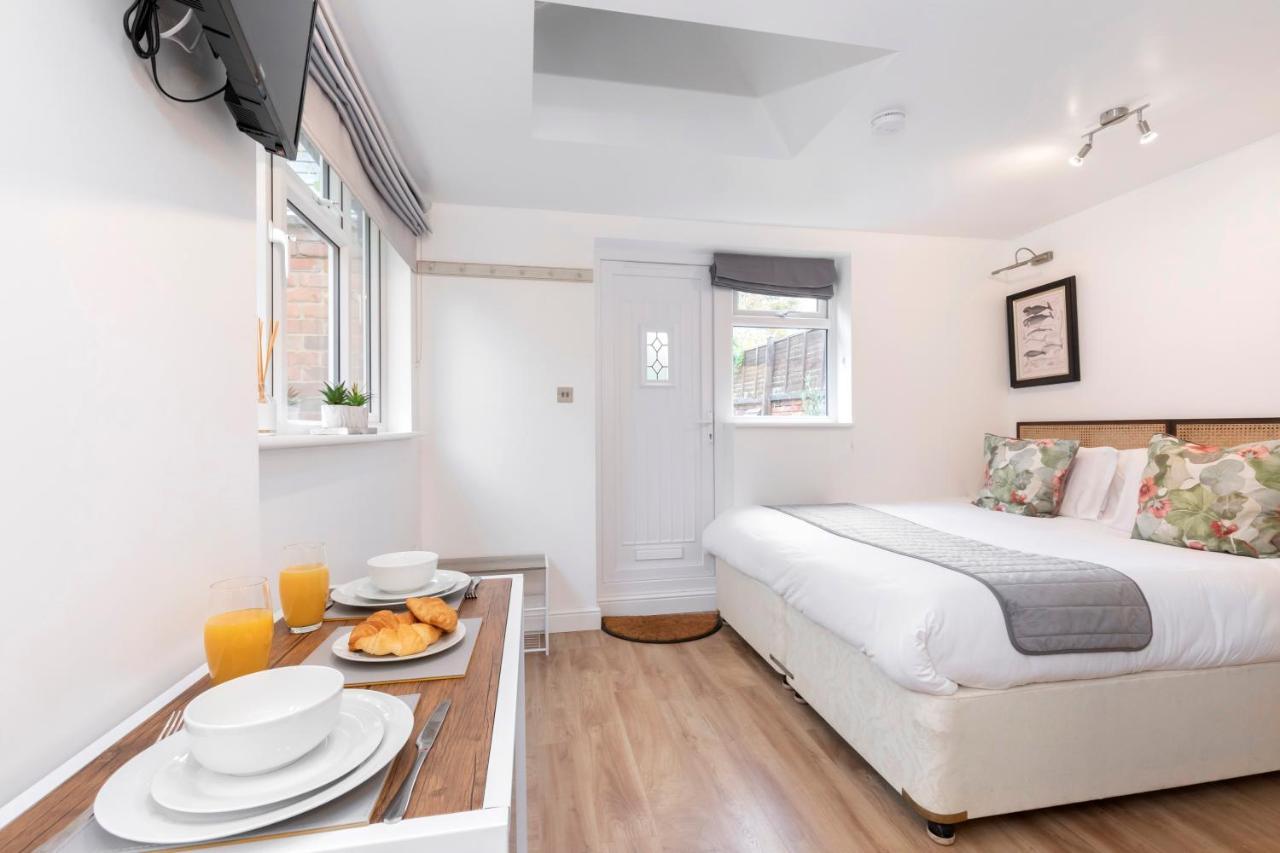 Modern Self Contained Studio Home チェルトナム エクステリア 写真