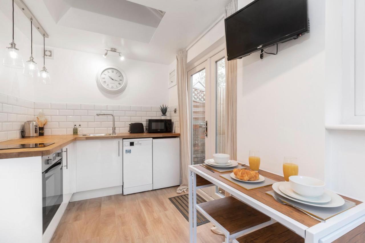 Modern Self Contained Studio Home チェルトナム エクステリア 写真