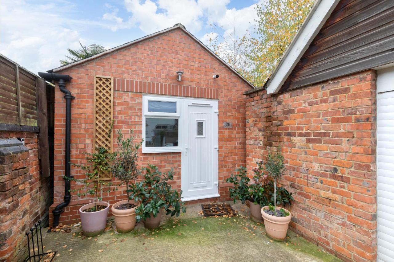 Modern Self Contained Studio Home チェルトナム エクステリア 写真