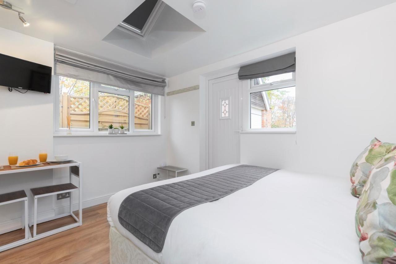 Modern Self Contained Studio Home チェルトナム エクステリア 写真