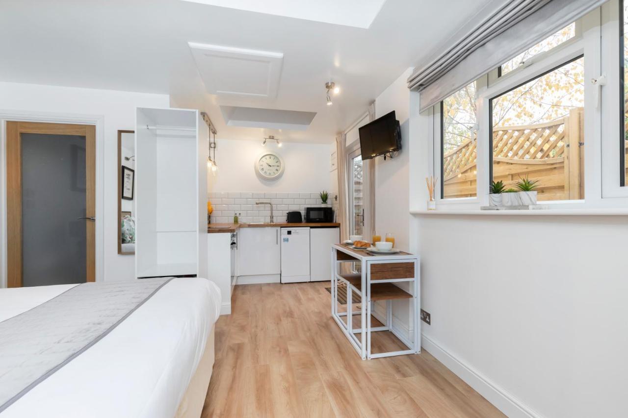 Modern Self Contained Studio Home チェルトナム エクステリア 写真