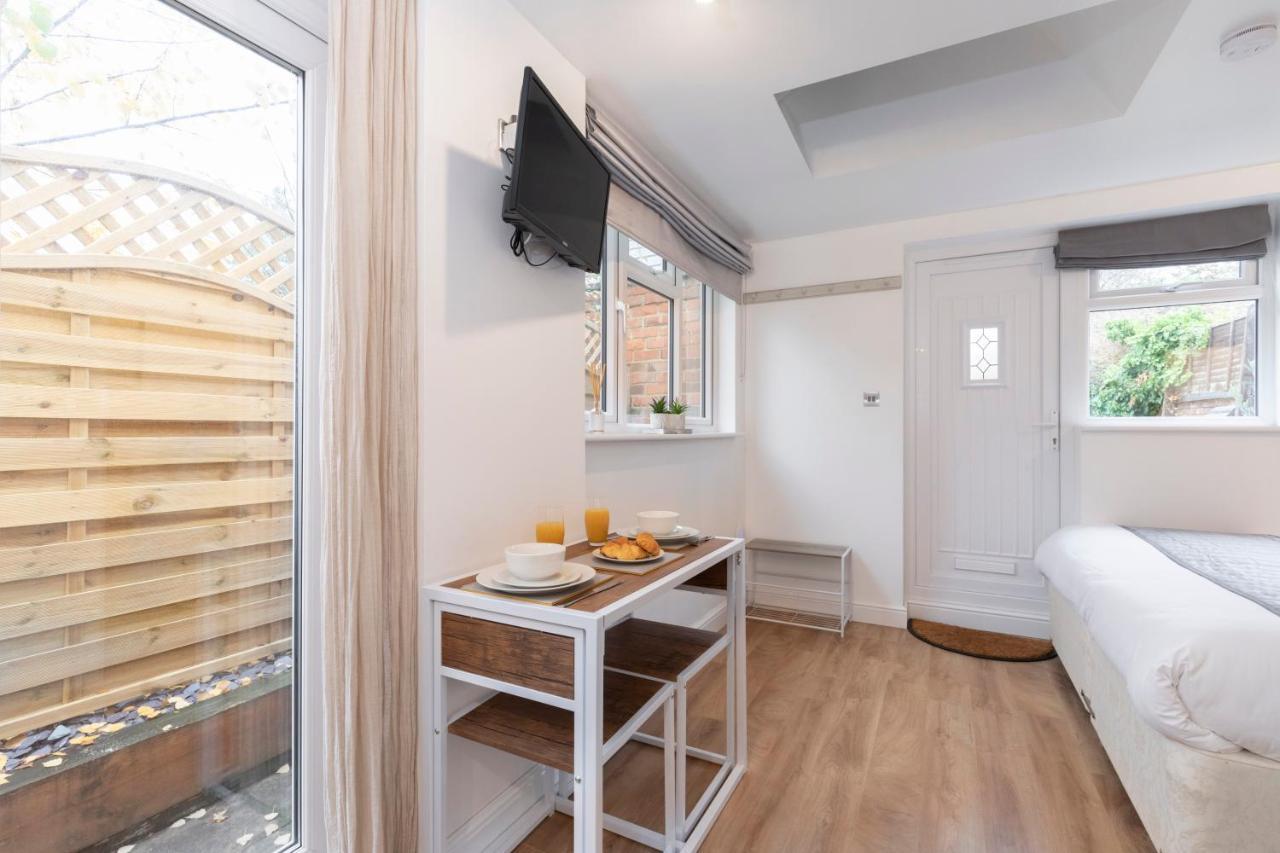 Modern Self Contained Studio Home チェルトナム エクステリア 写真